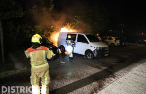 Geparkeerd busje gaat in vlammen op Architect Brandeserf Den Haag