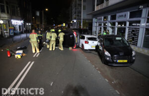 Zwaar ongeval op Kempstraat in Den Haag: bestuurster raakt bekneld onder auto
