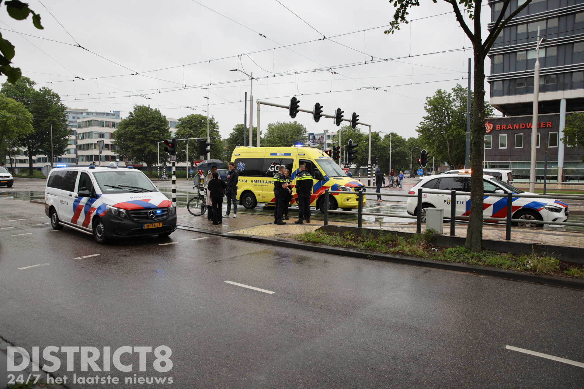 Fietser zwaargewond na aanrijding met bus Westlandseweg Delft