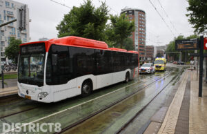 Fietser zwaargewond na aanrijding met bus Westlandseweg Delft