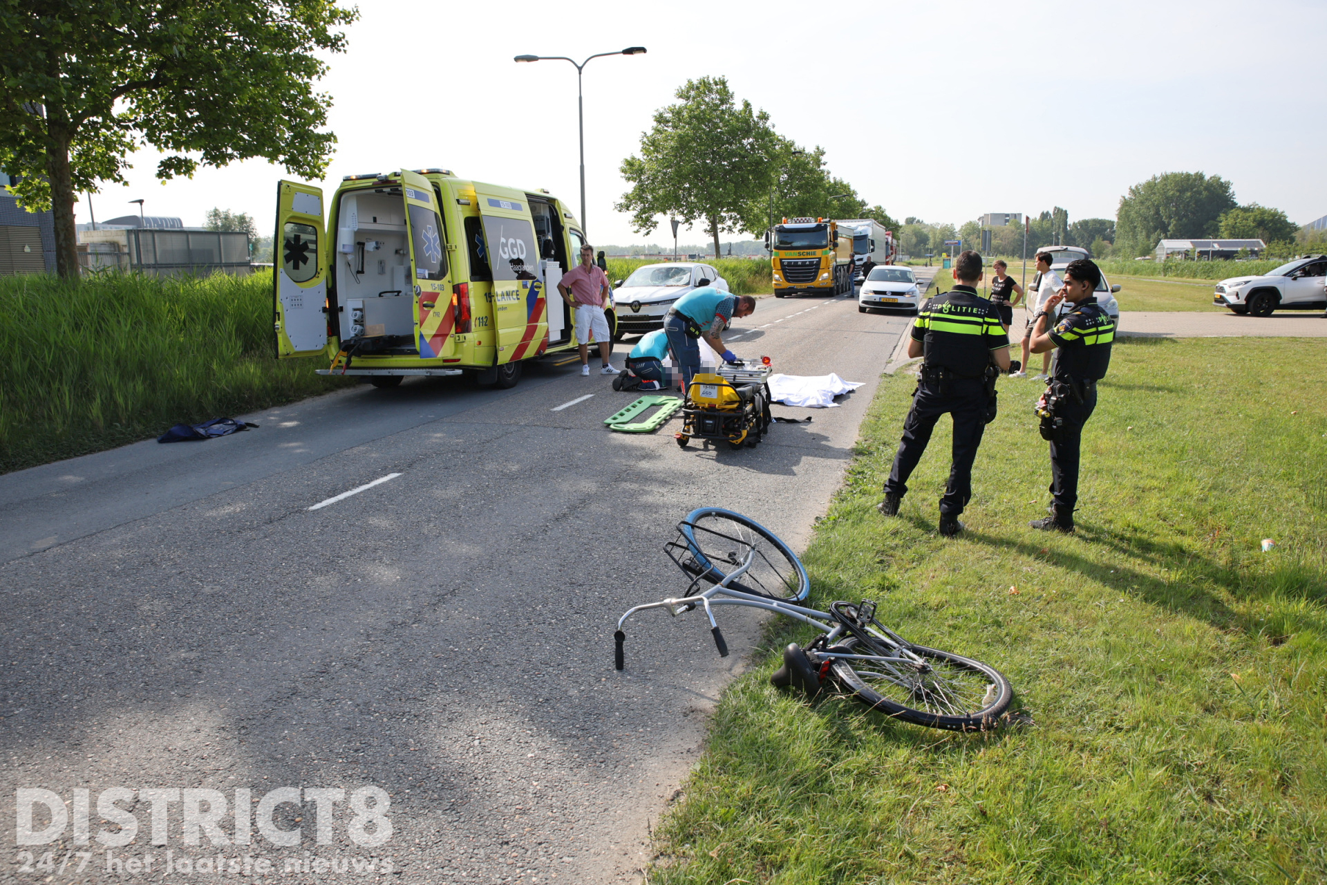 Fietsster ernstig gewond na aanrijding met auto Huismansingel Delft