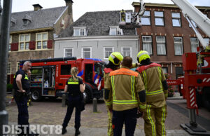 Brandweer blust brand in woning, enkele huisdieren gered Herenstraat Naaldwijk