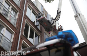 Zonnescherm losgeraakt bij woonzorgcentrum Newtonplein Den Haag