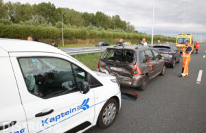 Lichtgewonde na kop-staart aanrijding op snelweg A4 Schipluiden