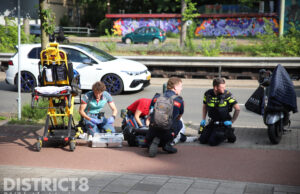 Twee gewonden bij aanrijding tussen auto en scooter Oude Haagweg Den Haag