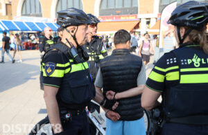Drie personen aangehouden door politie na oproep tot onrust op Scheveningen