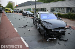 Veel schade na aanrijding tussen twee voertuigen Polakweg Rijswijk