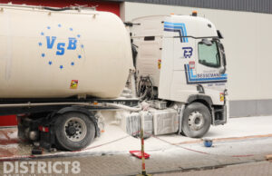 Hydraulische as van bulktank begeeft het tijdens lossen Wattstraat ‘s-Gravenzande