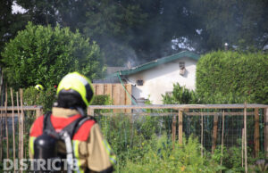 Zonnebank in brand in tuinhuisje op complex Nut en Genoegen Meppelweg Den Haag