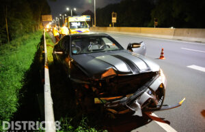 Veel schade bij nachtelijke aanrijding Kruithuisweg N470 Delft