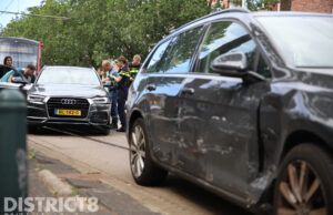 Botsing tussen twee auto’s zorgt voor verkeershinder Dedemsvaartweg Den Haag