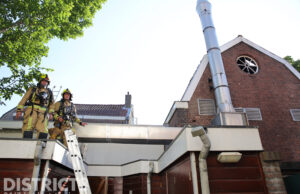 Brandweer bestrijdt brand in horecagelegenheid in centrum Vrouwjuttenland Delft