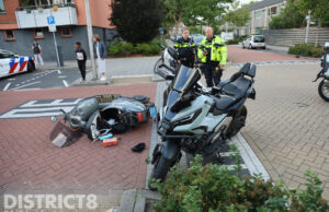 Motorrijder en scooterrijder komen met elkaar in botsing Het Tolland Wateringen