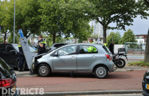 Automobilist verliest macht over stuur en botst tegen betaalautomaat Troelstrakade Den Haag