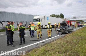 Twee rijstroken afgesloten en auto flink beschadigd na kop- staartbotsing A4 Schipluiden