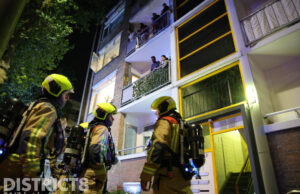 Meerdere mensen van balkon gered na brandstichting Pachtersdreef Den Haag