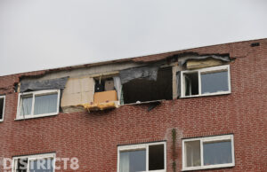 Explosie zorgt voor flinke schade bij COA Kleveringweg Delft