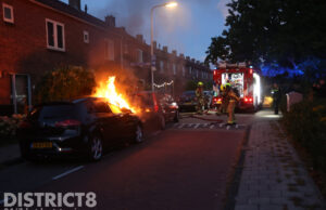 Geparkeerde auto volledig uitgebrand in woonwijk Gerrit van Heemskerkstraat Naaldwijk