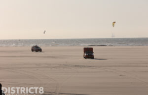 Kitesurfer gewond bij val op zee Strand Zuid Den Haag