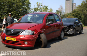 Voorrangsfout zorgt voor aanrijding met aanzienlijke schade Dedemsvaartweg Den Haag