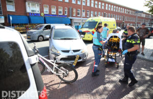 Fietser gewond na aanrijding; automobilist vlucht Kaapseplein Den Haag