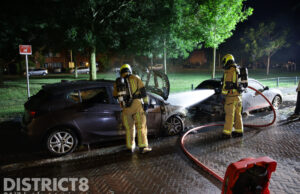 Twee geparkeerde auto’s gaan in vlammen op Jonkheer van Riemsdijklaan Den Haag