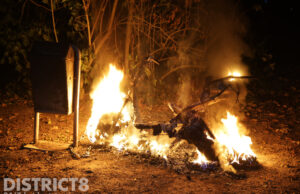 Brandweer blust in brand gestoken scooter op parkeerplaats Noordeindseweg Delfgauw