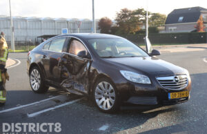 Veel schade na botsing tussen auto en busje op rotonde N211 Monster