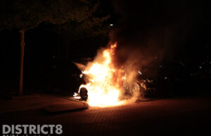 Geparkeerde auto in brand gestoken Prins Clausstraat Wateringen