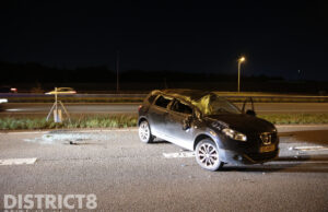 Bestuurder maakt koprol met auto na uitwijkmanoeuvre afrit A4 Den Hoorn