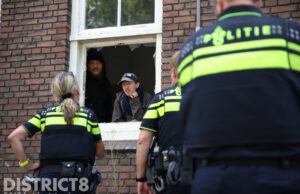 Politie ontruimt gekraakte Valkenboskerk Loosduinsekade Den Haag