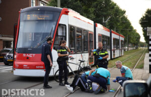 Fietser gewond na botsing met tram 9 Melis Stokelaan Den Haag