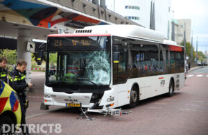 Fietser gewond na botsing met lijnbus Waldorpstraat Den Haag