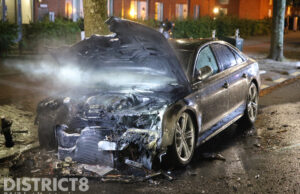 Geparkeerde auto in brand gestoken Meppelweg Den Haag