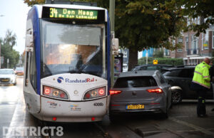 Kettingbotsing tussen tram en twee auto’s Laan van Meerdervoort Den Haag