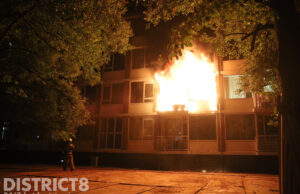 Opladen van fatbike eindigt in grote brand in woning Vredeoord Den Haag