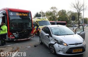 Auto komt in botsing met lijnbus Erasmusweg Den Haag
