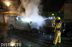 Twee voertuigen zwaar beschadigd na brand Koudekerkstraat Zoetermeer