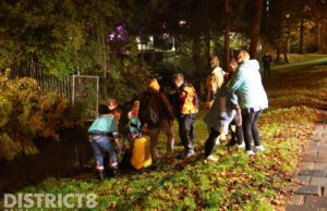 Man door omstanders uit het water gered Van Miereveltlaan Delft