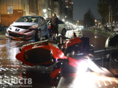 Motor en auto beschadigd na botsing Noordwal Den Haag