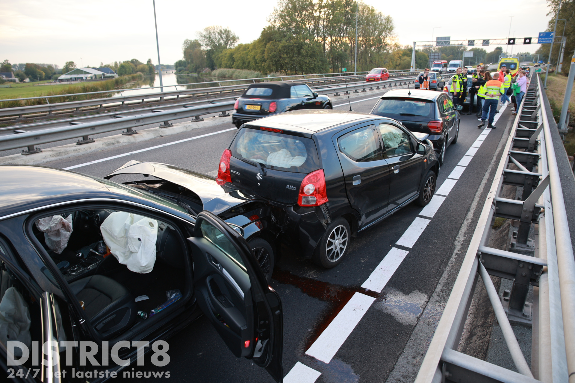Gewonde bij kop- staartbotsing met vijf voertuigen A20 Maasland
