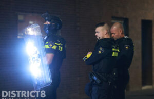 Politie doet inval in woning na melding van persoon met mes Schenklaan Den Haag