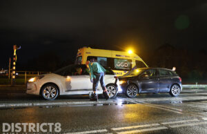 Veel schade na kop-staart aanrijding Ypenburgse Boslaan Den Haag