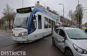 Tramverkeer gestremd na aanrijding met auto Laan van Meerdervoort Den Haag