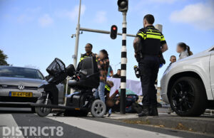 Gewonde bij botsing tussen auto en scootmobiel Moerweg Troelstrakade Den Haag