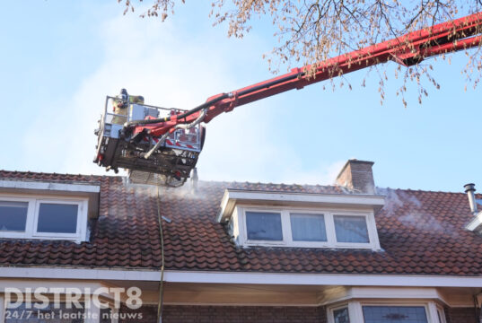 Meerdere woningen ontruimd na brand op zolder Annie Foorestraat Den Haag