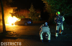 Geparkeerde auto zwaar beschadigd na nachtelijke brand Latijns-Amerikalaan Delft