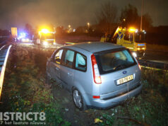Automobilist komt in berm terecht van snelweg A12 Den Haag
