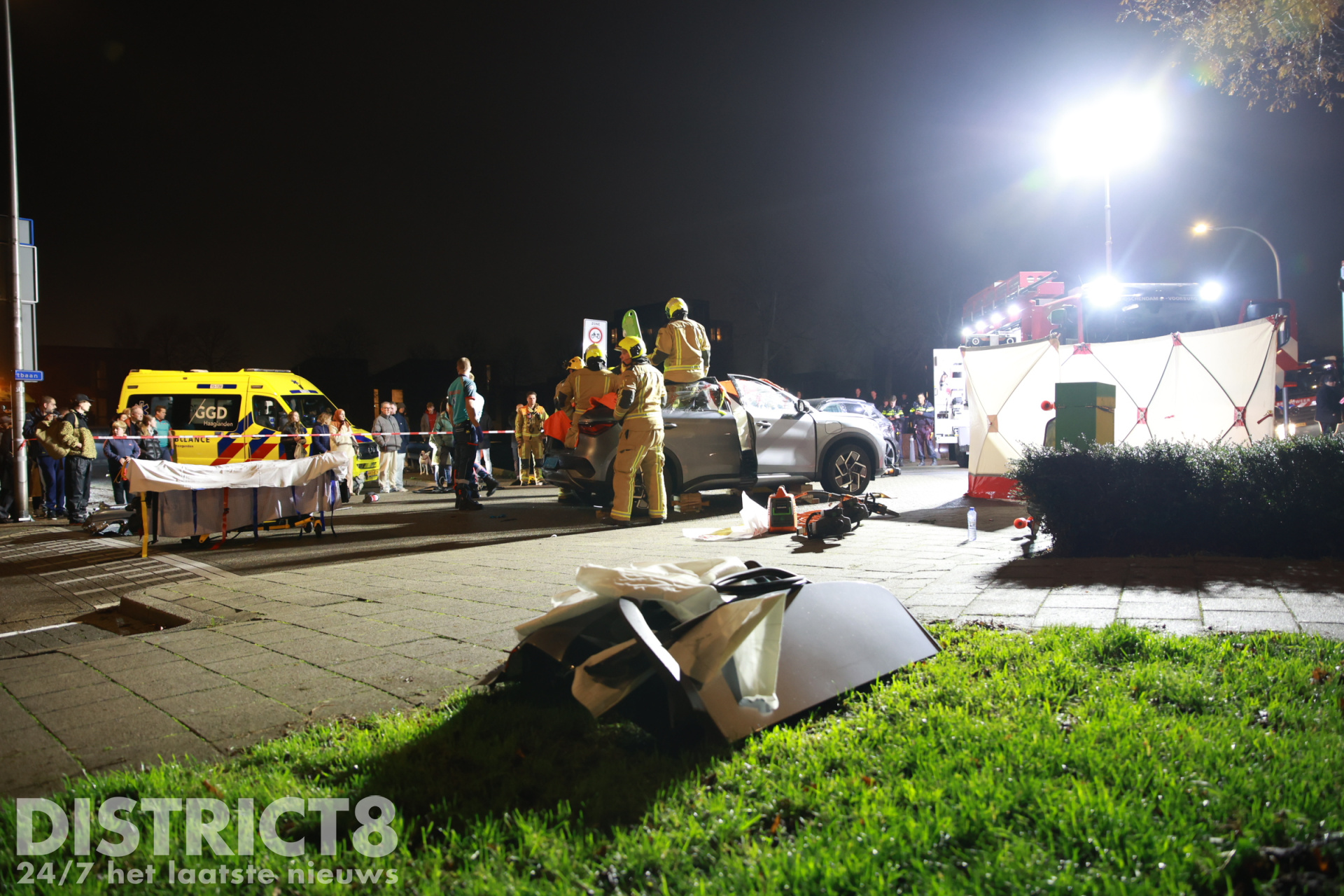 Drie gewonden na ongeval tussen auto en taxi