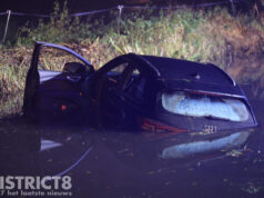 Dronken automobilist verliest controle en raakt te water Oudeweg Nootdorp